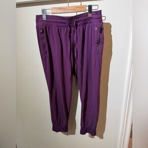 3/$30 gapfit purple cropped joggers M